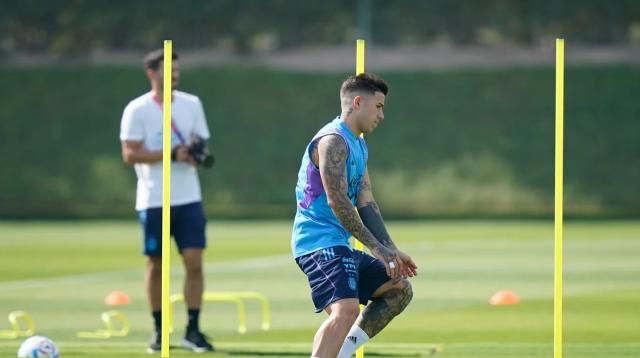 开云-【前瞻】阿根廷队恩佐上位 变阵三中卫决战波兰？