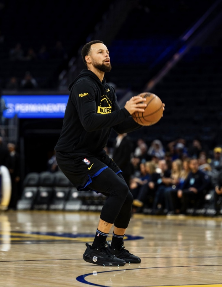 开云体育官网-致敬热火传奇！库里今天将穿着韦德之道12参加与热火的比赛