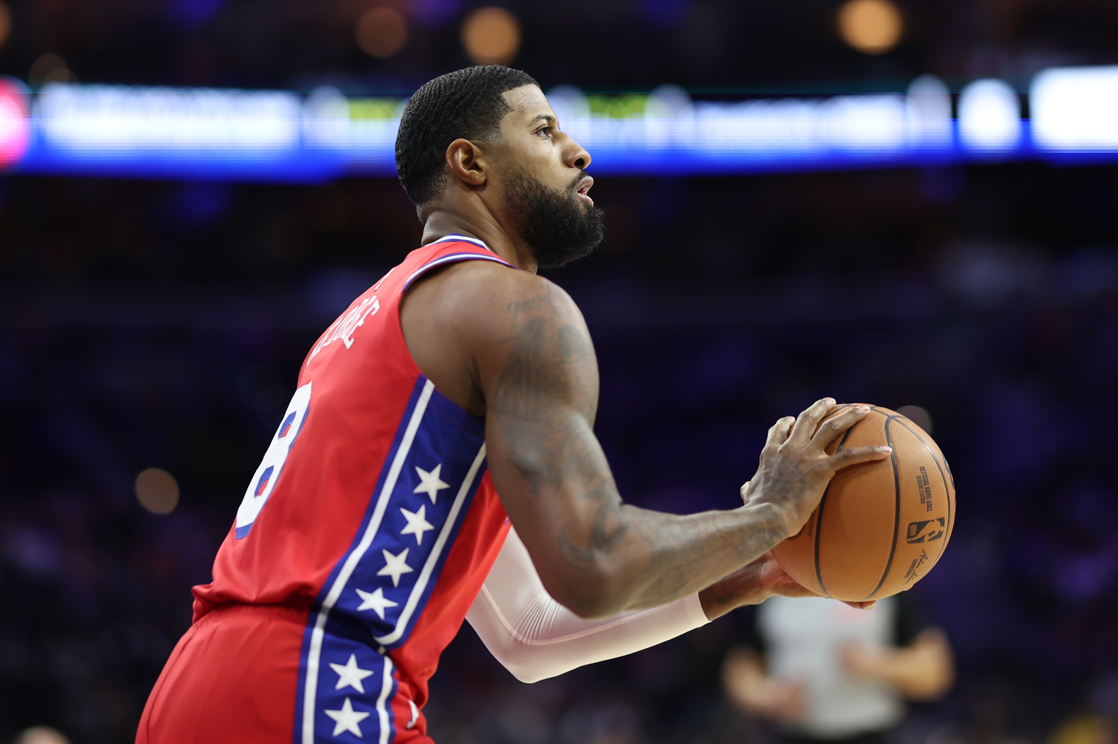 kaiyun-场均15.9分5.2板！76人迎战步行者 乔治因左膝伤病管理缺阵