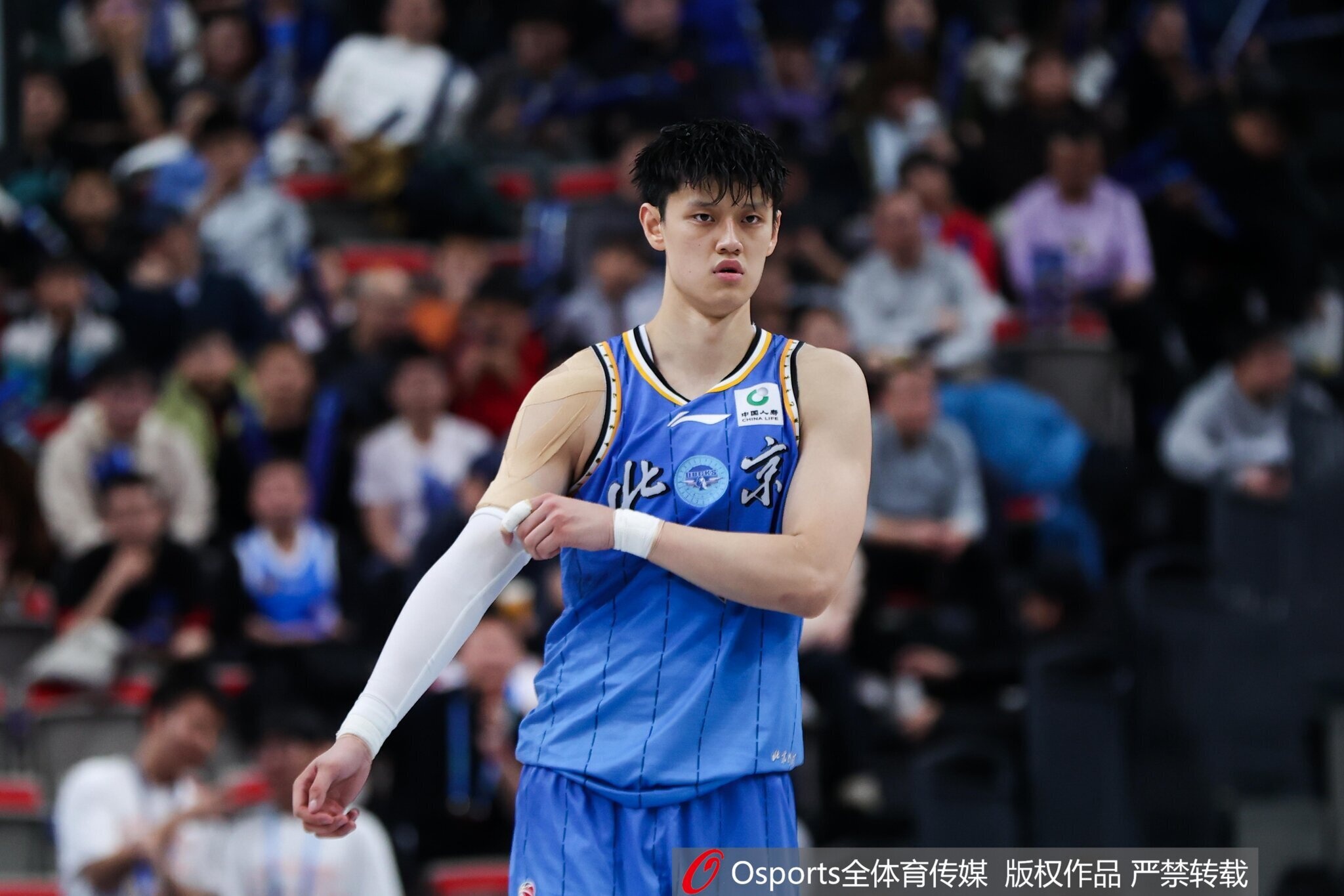 开云-媒体人：广东G1忌惮北京内线 护筐差不停收缩给其他位置机会